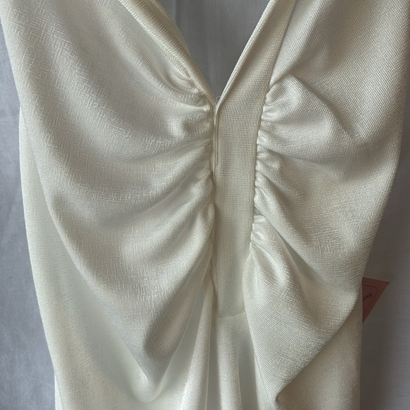 Women’s Top - Picture 2 of 4